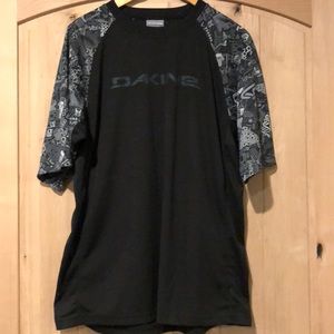 💥BOGO💥 Large Dakine Jersey shirt